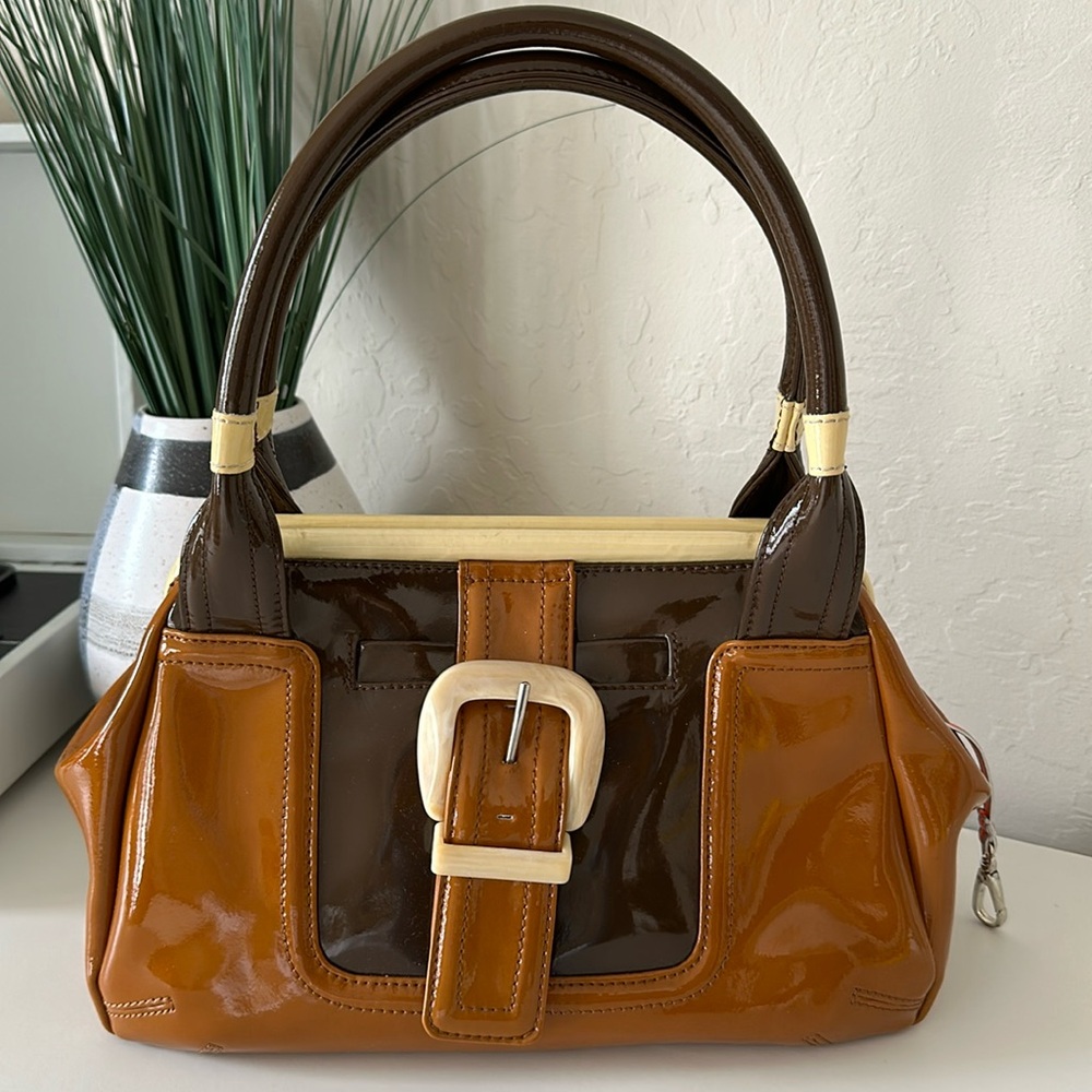 🎉ORLA KIELY Brown & tan Patent Leather Handbag💕